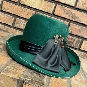 Vintage Green cloche hat with satin black bow & gorgeous brooch